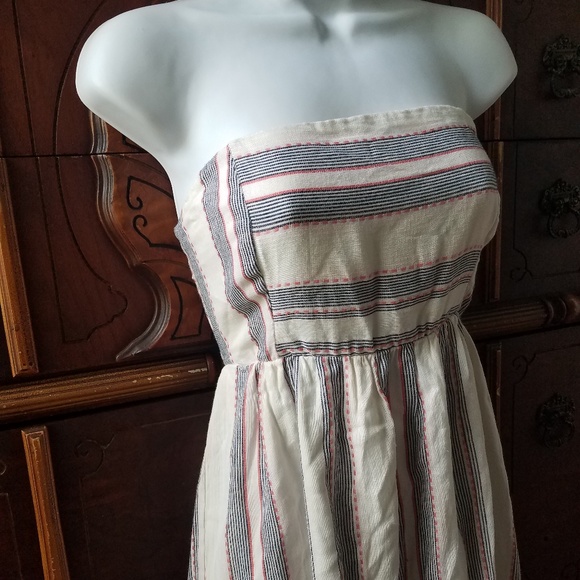 Socialite Dresses & Skirts - NWOT Strapless Dress by Socialite M